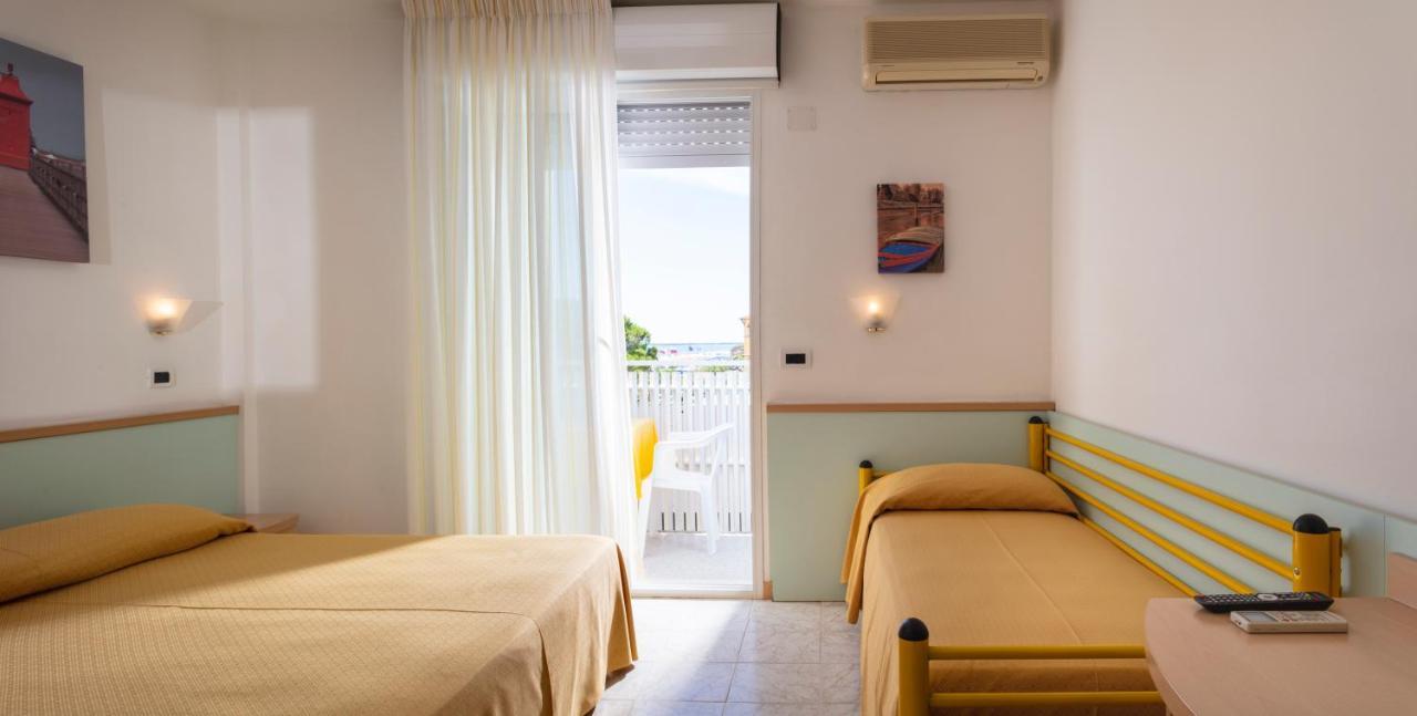 Hotel Pelikan Lignano Sabbiadoro Exterior foto