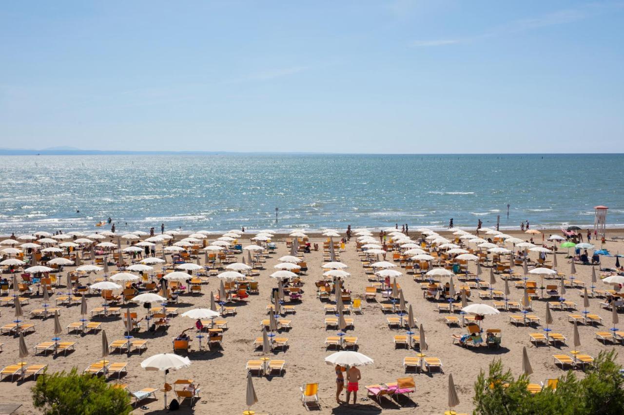 Hotel Pelikan Lignano Sabbiadoro Exterior foto