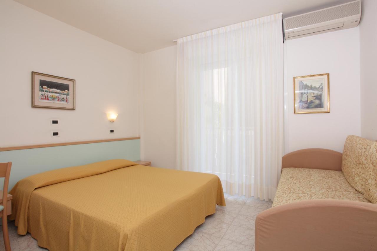 Hotel Pelikan Lignano Sabbiadoro Exterior foto