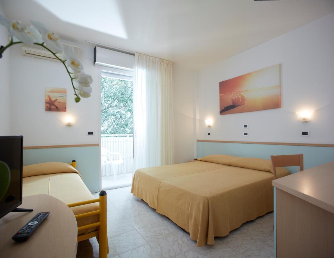 Hotel Pelikan Lignano Sabbiadoro Exterior foto