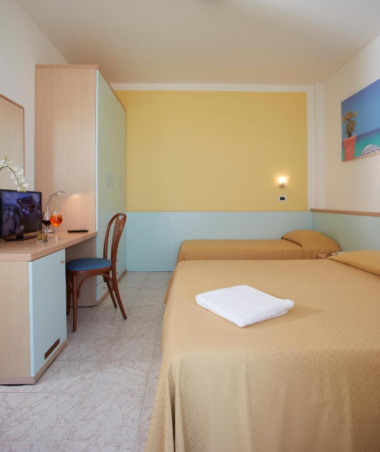Hotel Pelikan Lignano Sabbiadoro Exterior foto