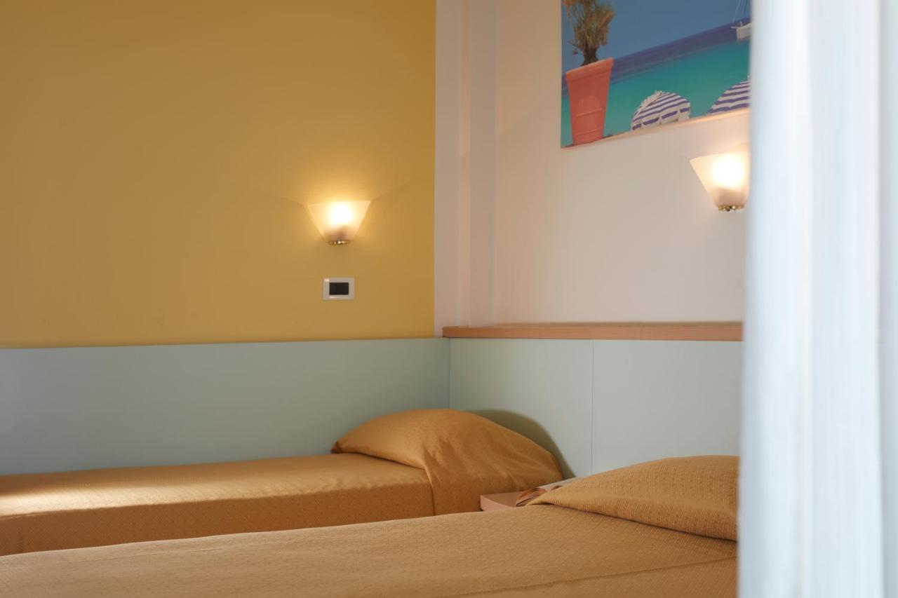 Hotel Pelikan Lignano Sabbiadoro Exterior foto