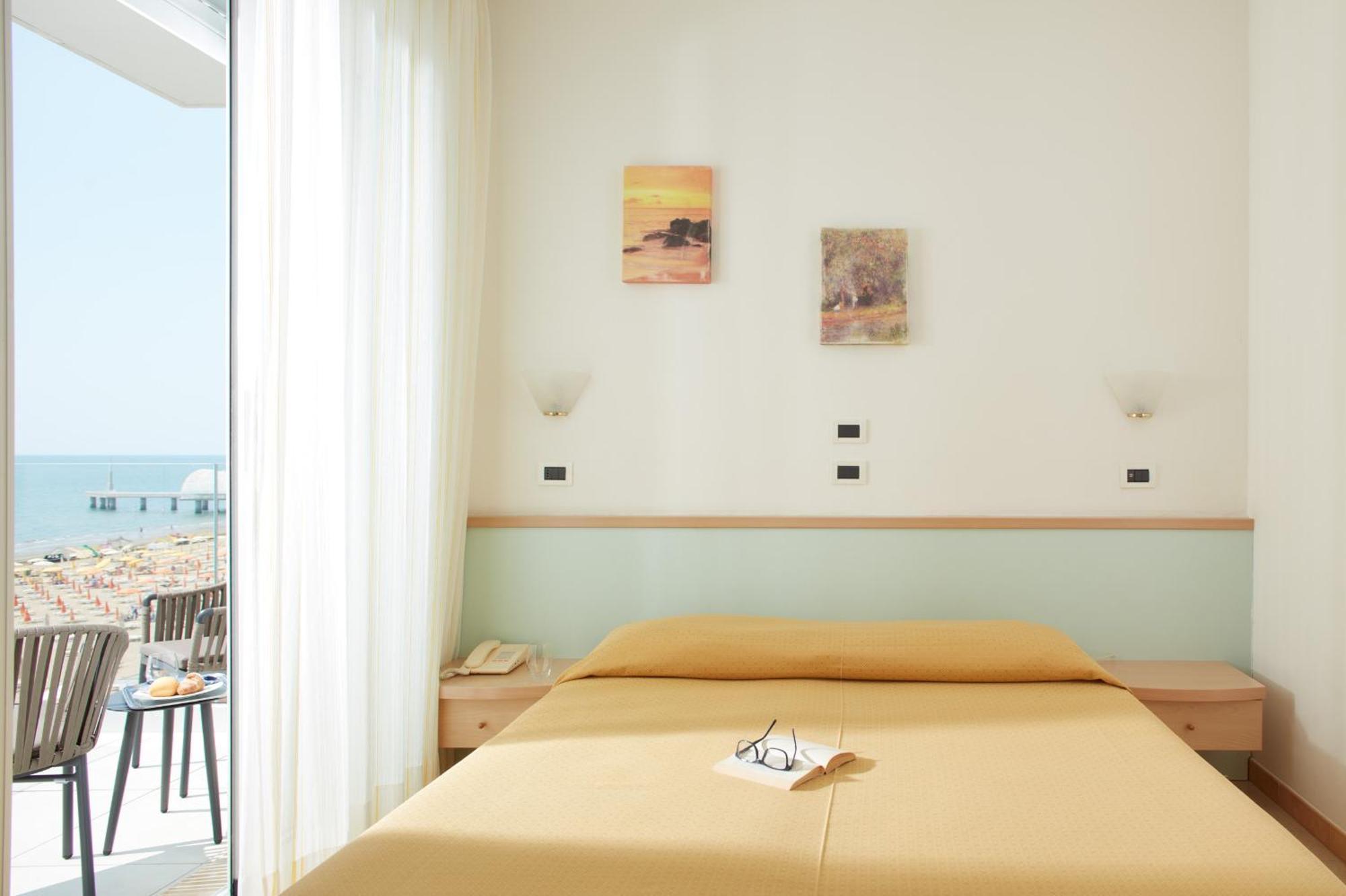 Hotel Pelikan Lignano Sabbiadoro Exterior foto