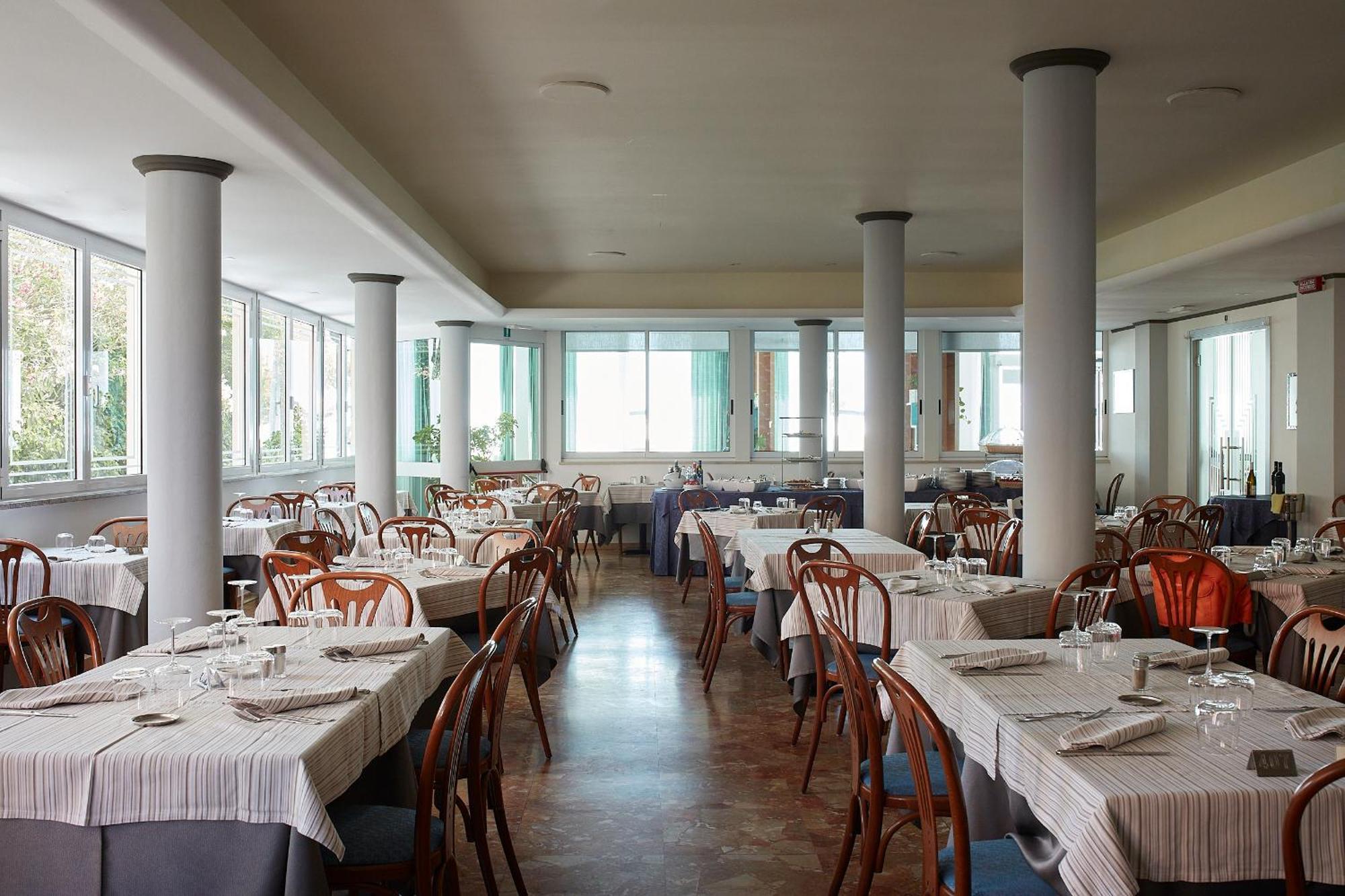 Hotel Pelikan Lignano Sabbiadoro Exterior foto
