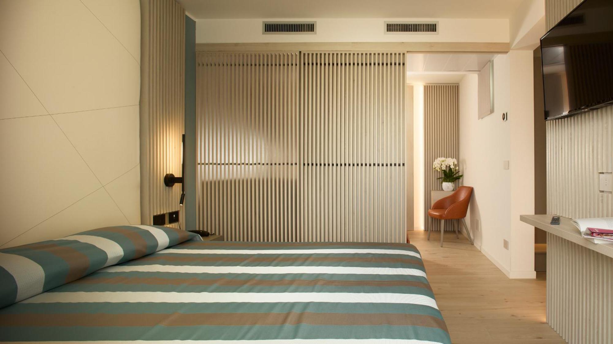 Hotel Pelikan Lignano Sabbiadoro Exterior foto